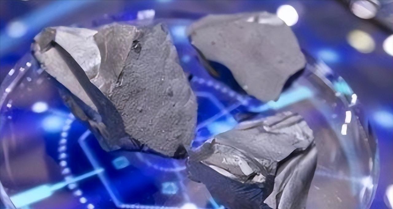 中国又悄悄关上了一扇更要命的门！在稀土还未撕完的时候，中国又加紧了另外一出口，而