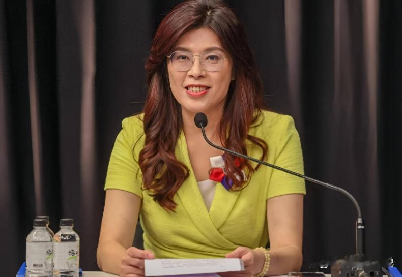 大陆期待的一幕发生，郑丽文已经亮出，一把对付赖清德的“利剑”
 
郑丽文当选国民