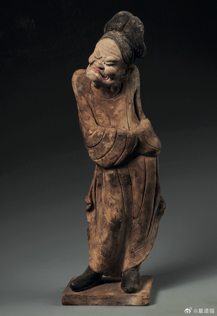 《加彩胡人俑》，2001年出土于甘肃穆泰墓，广城县博物馆藏 ​​​