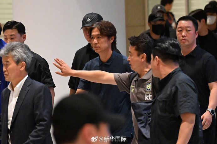 【#韩警方调查韩国队主帅任命是否违法# 】 据新华社消息，韩国国家足球队在202
