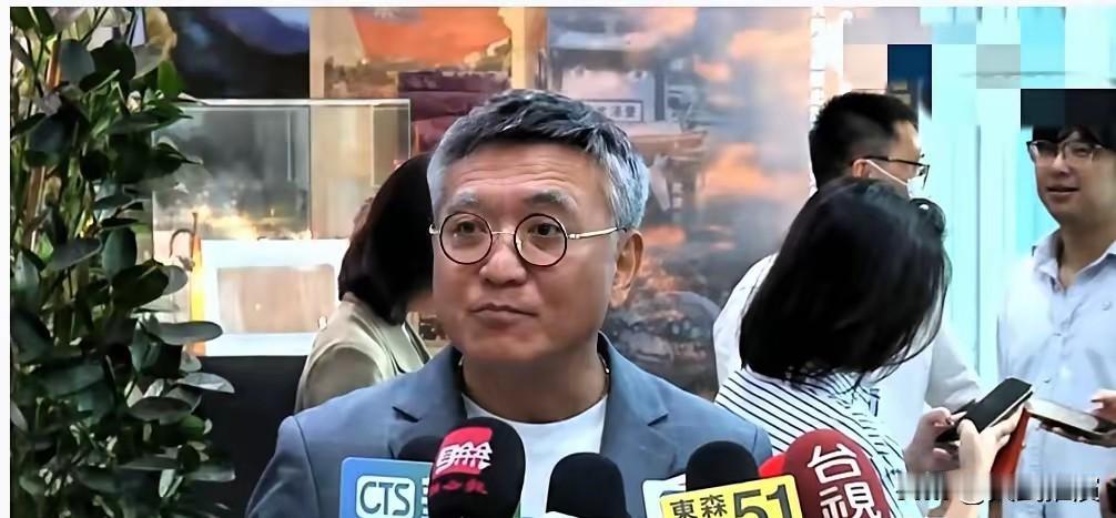 张亚中卷土重来，其办公室主任何启圣打着“终结王朝”的口号向国民党中央递交花莲县长