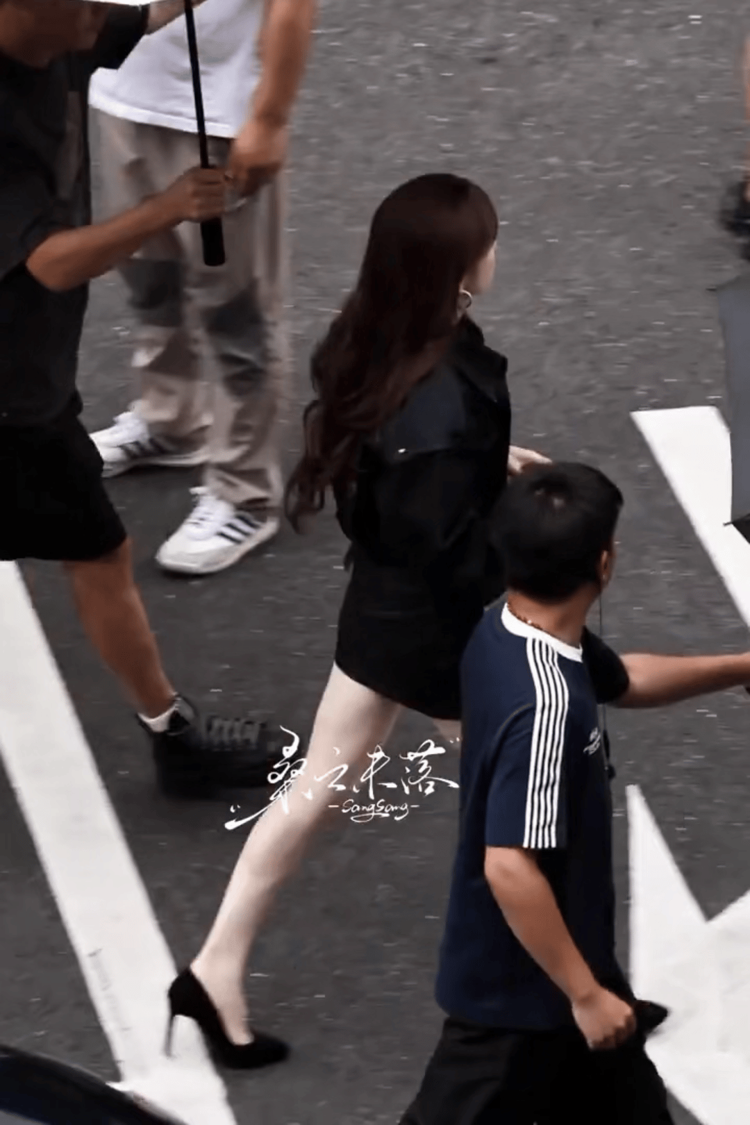 喷鼻血了要[舔屏]©️logo ​​​