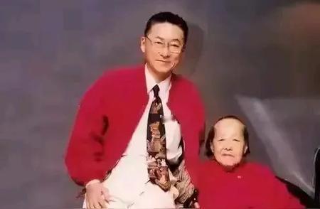 李敖曾经说：“人性是经不起考验的，我在坐牢的时候，把房子转到了我妈名下，让妈妈帮