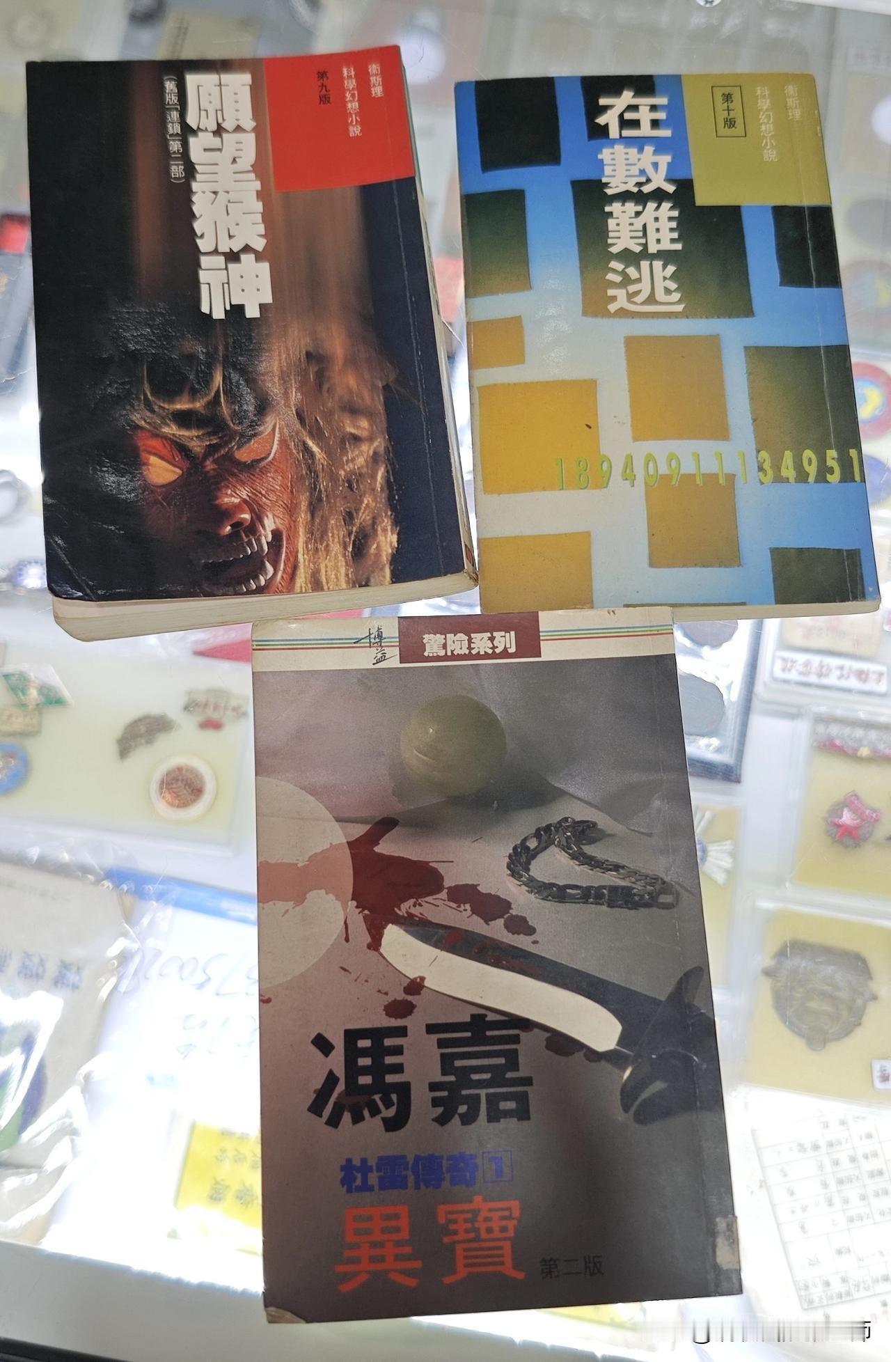 走遍家乡的大街小巷晨光里逛老书摊，指尖拂过三本泛黄的科幻小说，油墨混着旧纸张的陈