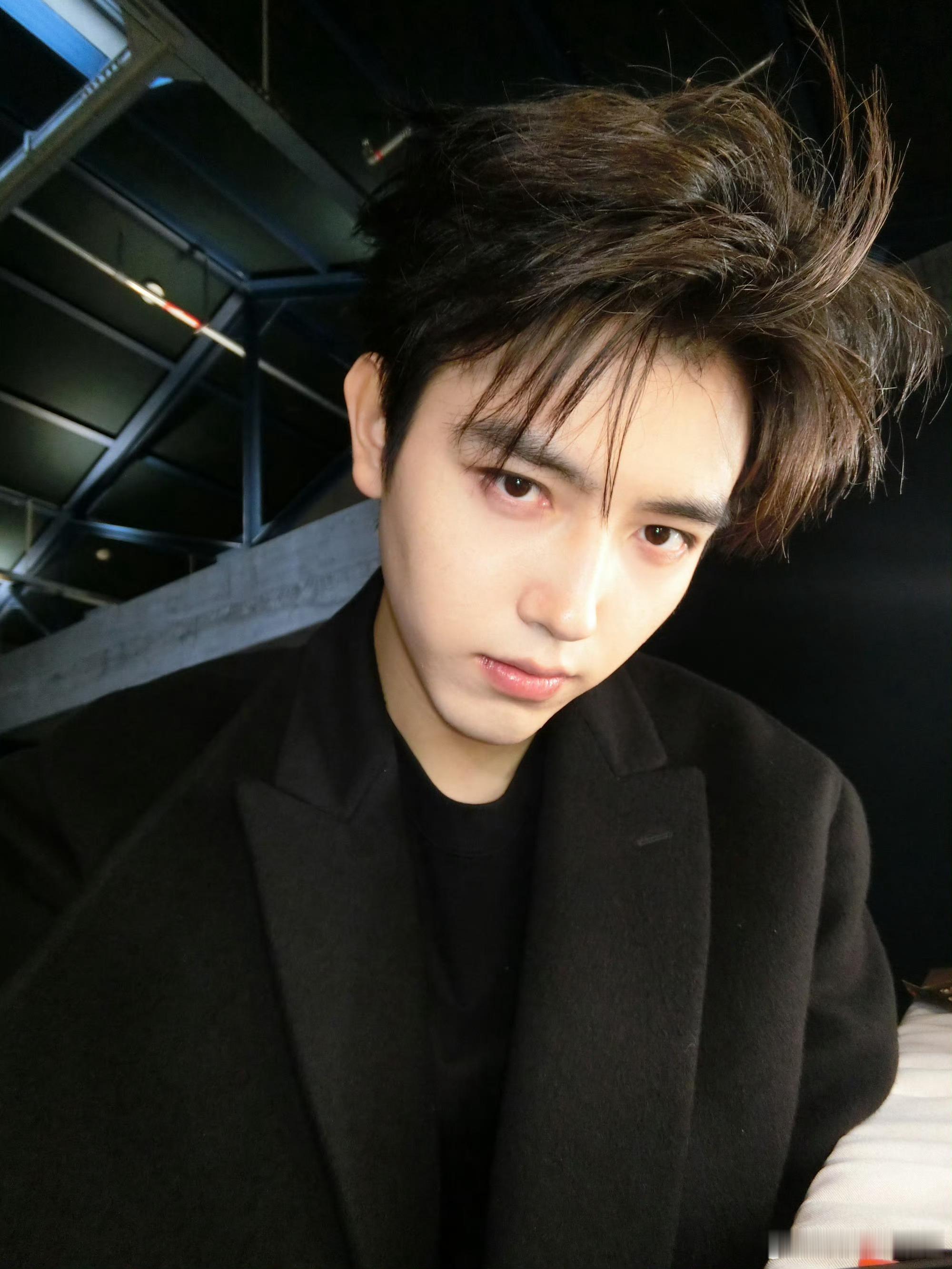 刷到一组陈飞宇 