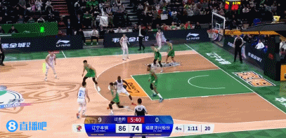 朱世龙气得跳蹦子，四分钟1：10，福建队为什么会黔驴技穷呢？


在球员配合失误