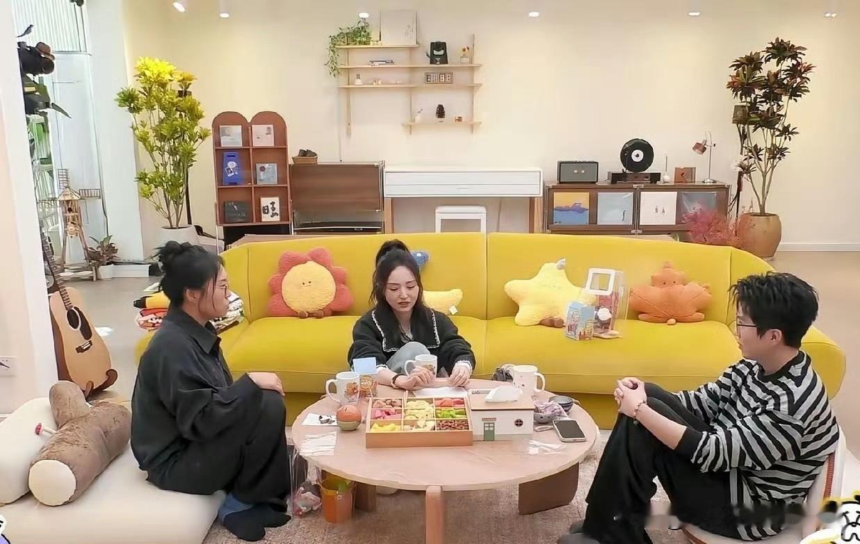 难怪董璇和佟丽娅两个人会成为好闺蜜呢！都是非常实诚的女明星啊！

董璇在毛雪旺里