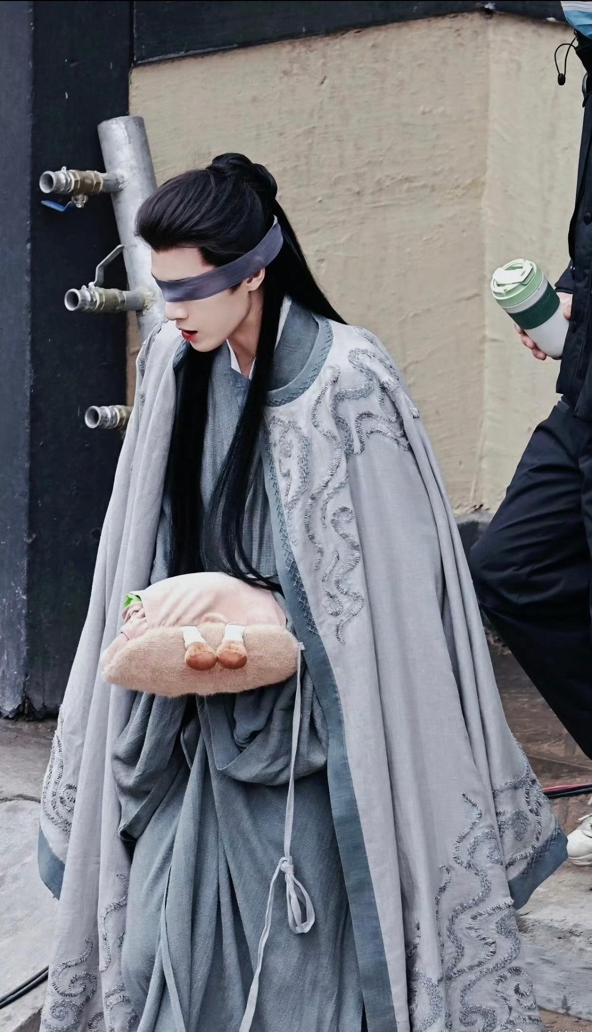 李昀锐lin李昀锐言尚🎄李昀锐尚公主  在小森林的世界，摘一缕初冬的暖阳，选一