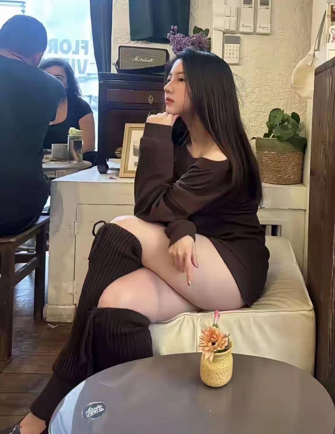 看着就是舒服相处的舒服感 
如果是我老婆绝对关在家里