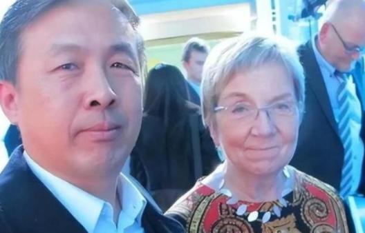“晚一秒就万劫不复！中国该立刻向 美国 低头，交出发展权才能保命！”很多人现在再