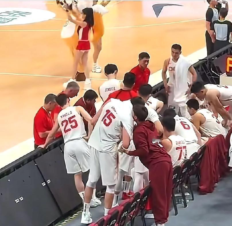 赵睿交待周琦太打脸郭士强，他今晚承担什么样角色，他执教比郭士强好吗？

郭士强最