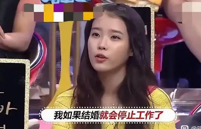 终于知道李钟硕和李知恩分手的原因了原来在这四年间，李钟硕向李知恩求婚了很多次，李
