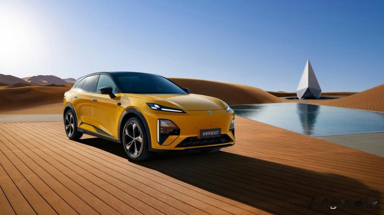 通勤党狂喜！深蓝S07这波“智能Buff”让日常用车爽到飞起了。
 
打工人的通