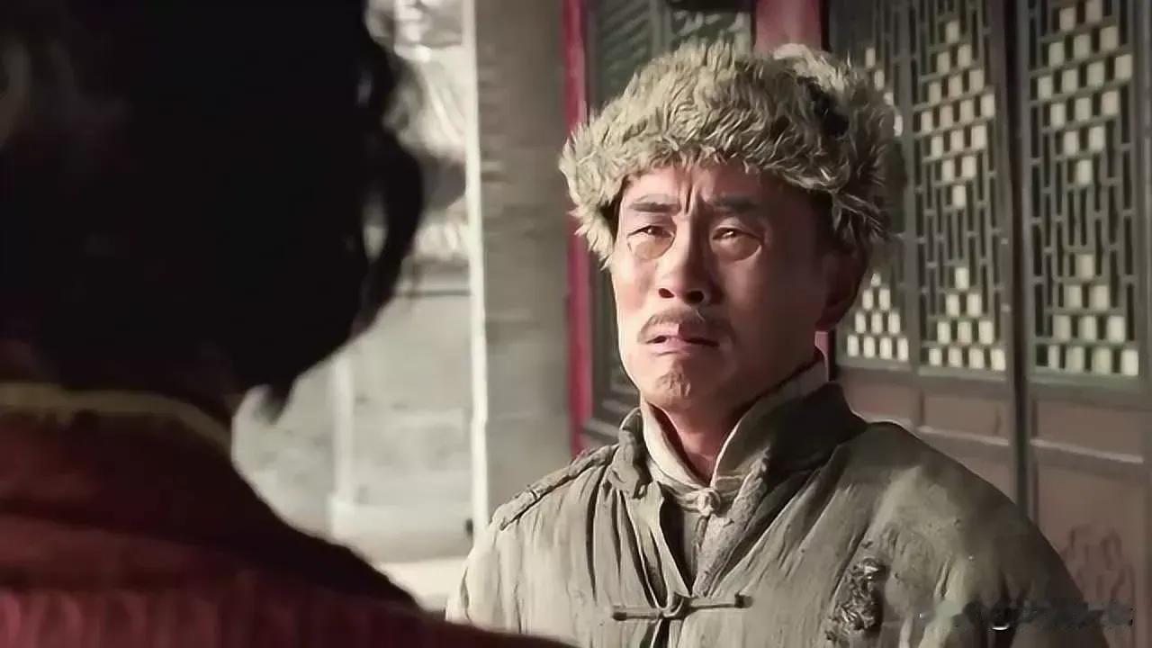 人走茶凉在喜顺身上体现的淋漓尽致。他是张作霖的贴身护卫，张作霖在时很风光，他还奉