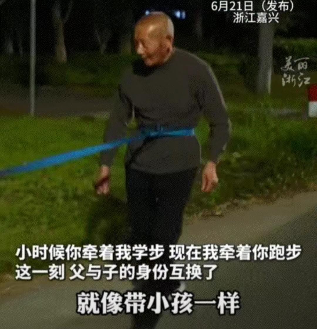嘉兴这儿子，真把日子过成了硬仗。

父亲瘫在床上那年，医生说这辈子别想再站了。他