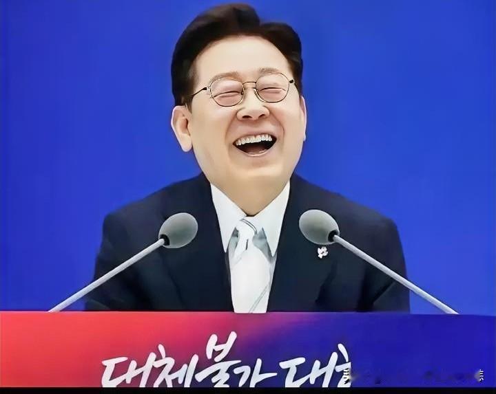 果然被我猜中了！
李在明可能是韩国历史上最厉害的总统之一，因为他亲手让前总统尹锡