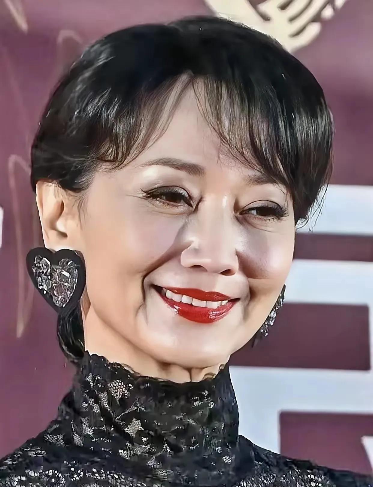 只要赵雅芝再年轻10岁，就不会有人夸她状态好了。她现在是70多岁，再年轻10岁就