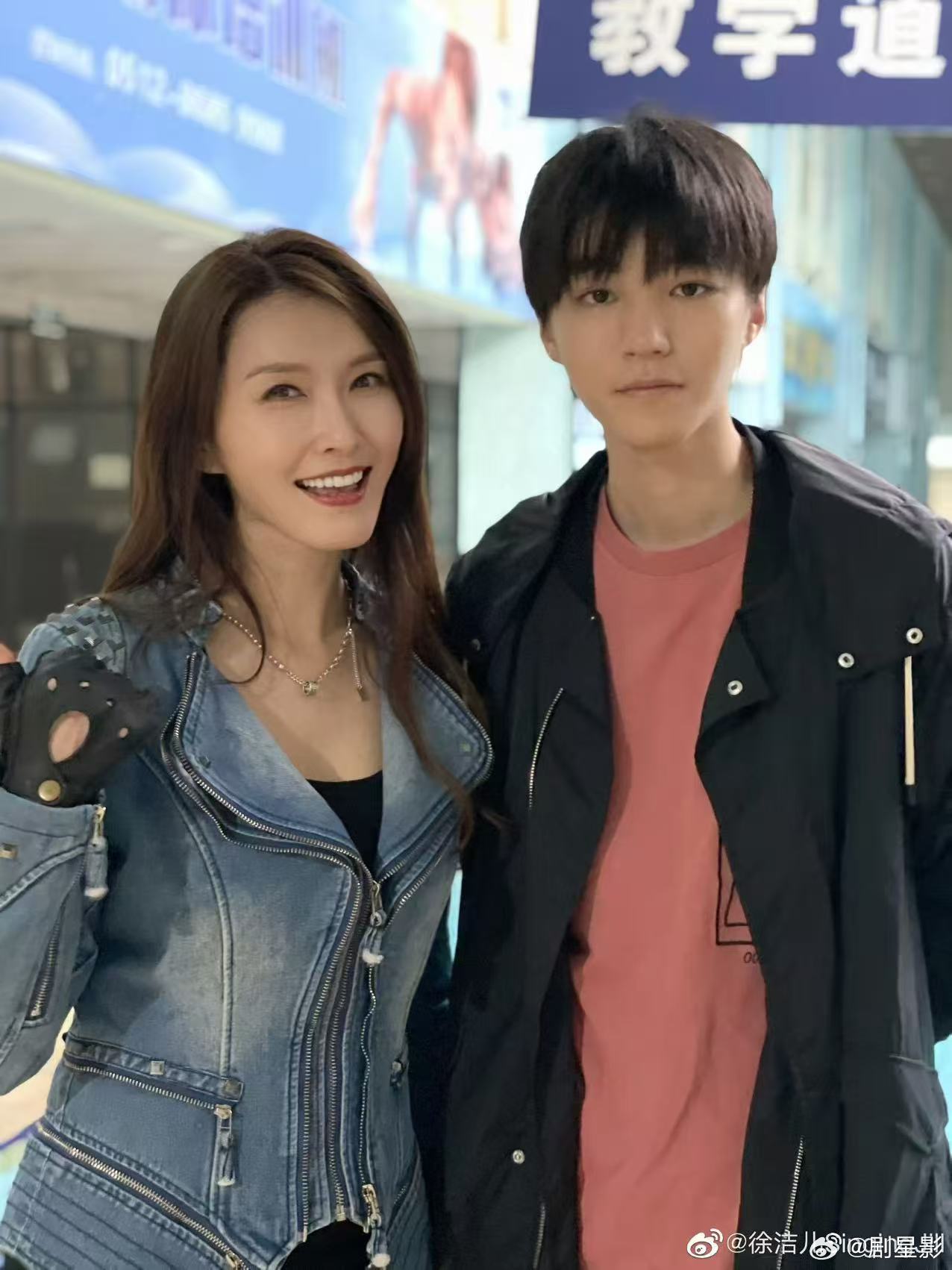 徐洁儿王俊凯忘年交去 哇塞，真的是好想问问导演和编剧谁给王俊凯徐洁儿再递个剧本，