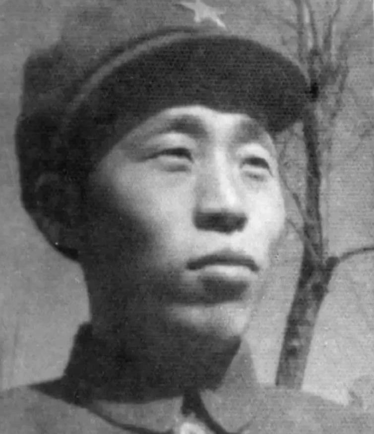 1950年，二野5兵团侦察处长魏鸣森被临时叫去修卡车，车修好后他无意间一抬头，竟