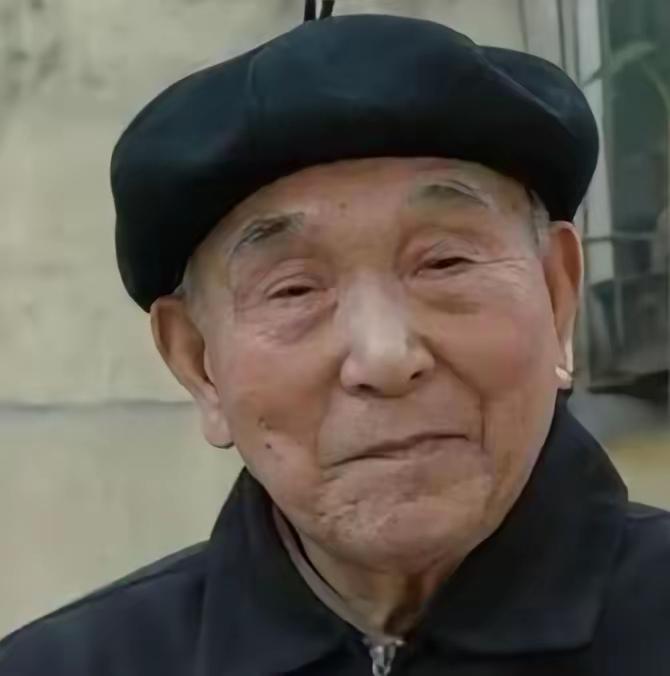 “你真是疯了”，1937年，刚从地里回来的老王头，发现老婆子正把一个光溜溜的男人