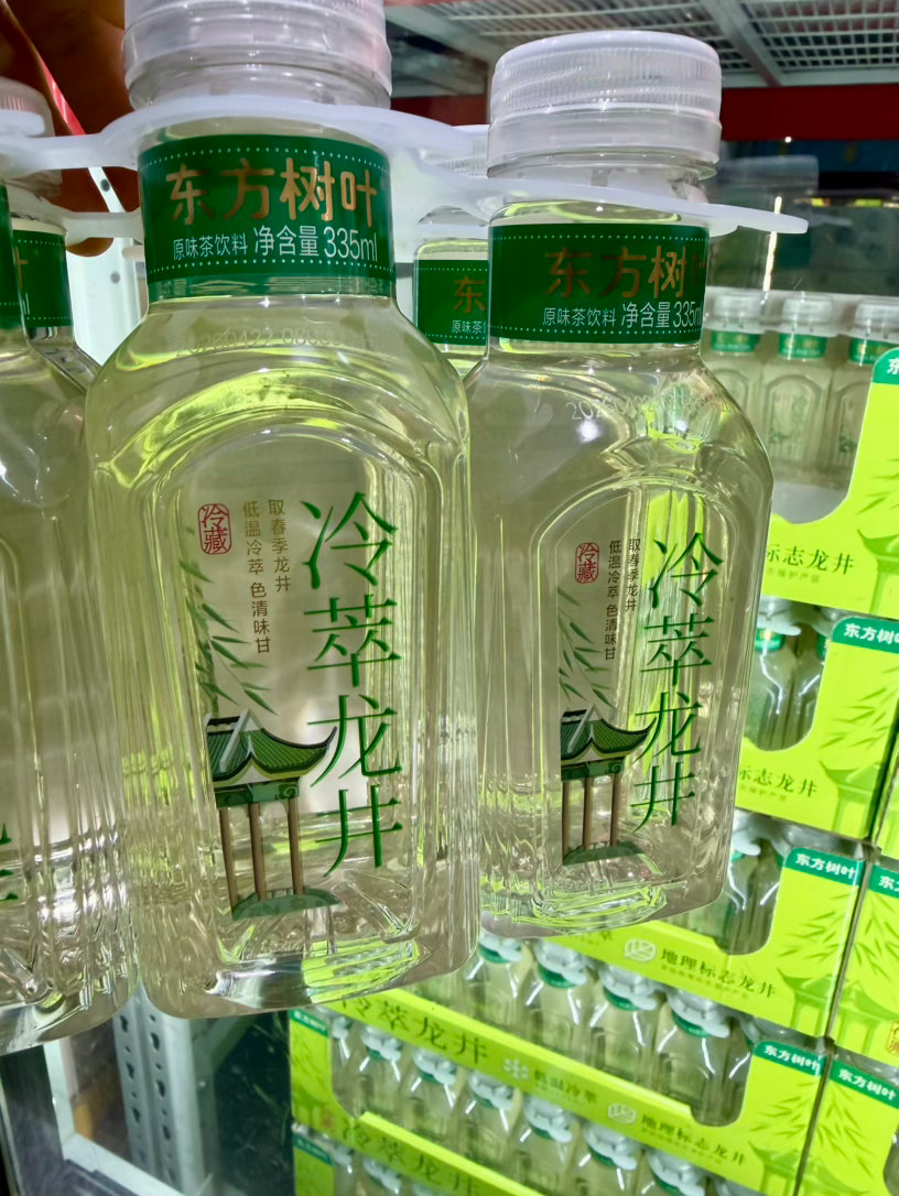 农夫山泉太会了，冷萃龙井。追着时代老登薅。 