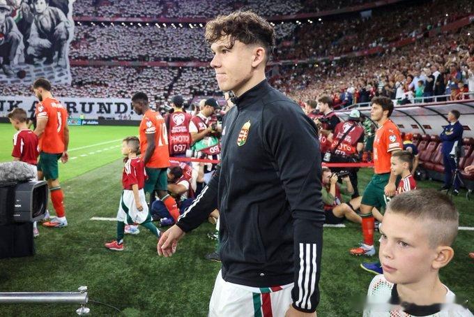 新树！利物浦对新索博感兴趣。匈牙利记者透露托特的经纪人本斯·帕普既不愿确认，也不