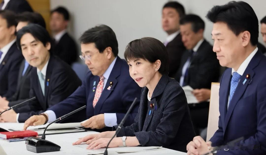 美国一天两次抱中国大腿，日本彻底傻眼
 
4月30日美国双线求中国对话，日本直接