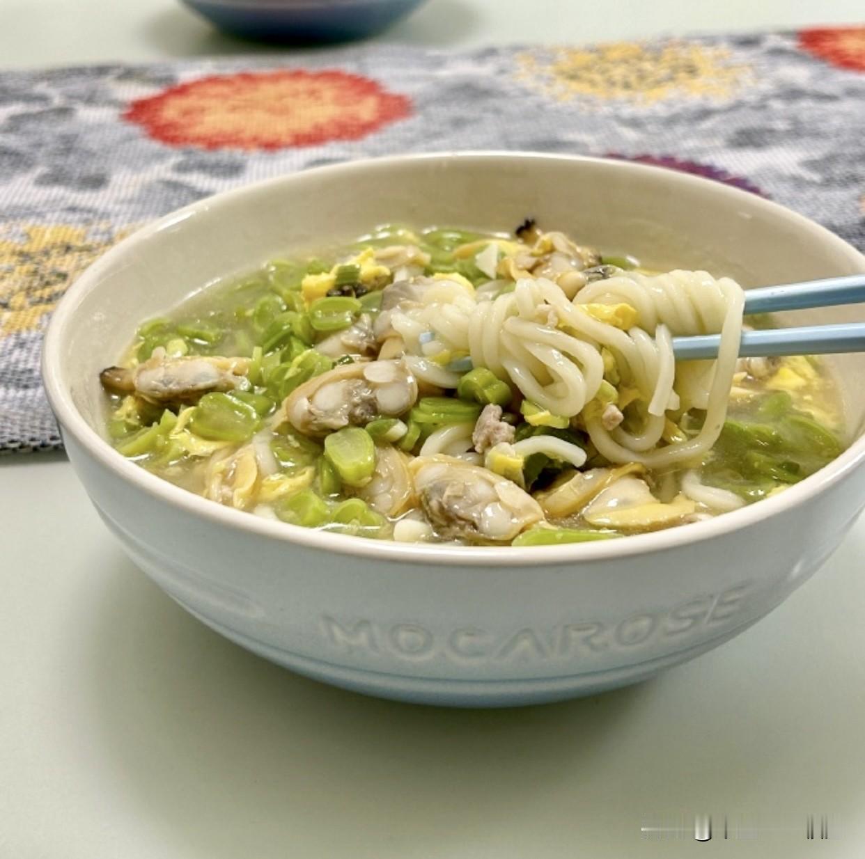 大连最家常的特色美食，当属芸豆蚬子手擀面
     今年春天，我在门前山坡上开垦
