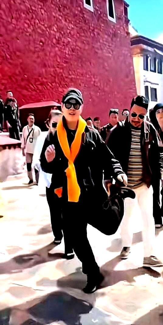 7亿成本，票房要干到21亿才能回本，吴京这次把《战狼》赚的钱，全都押进去了。
他