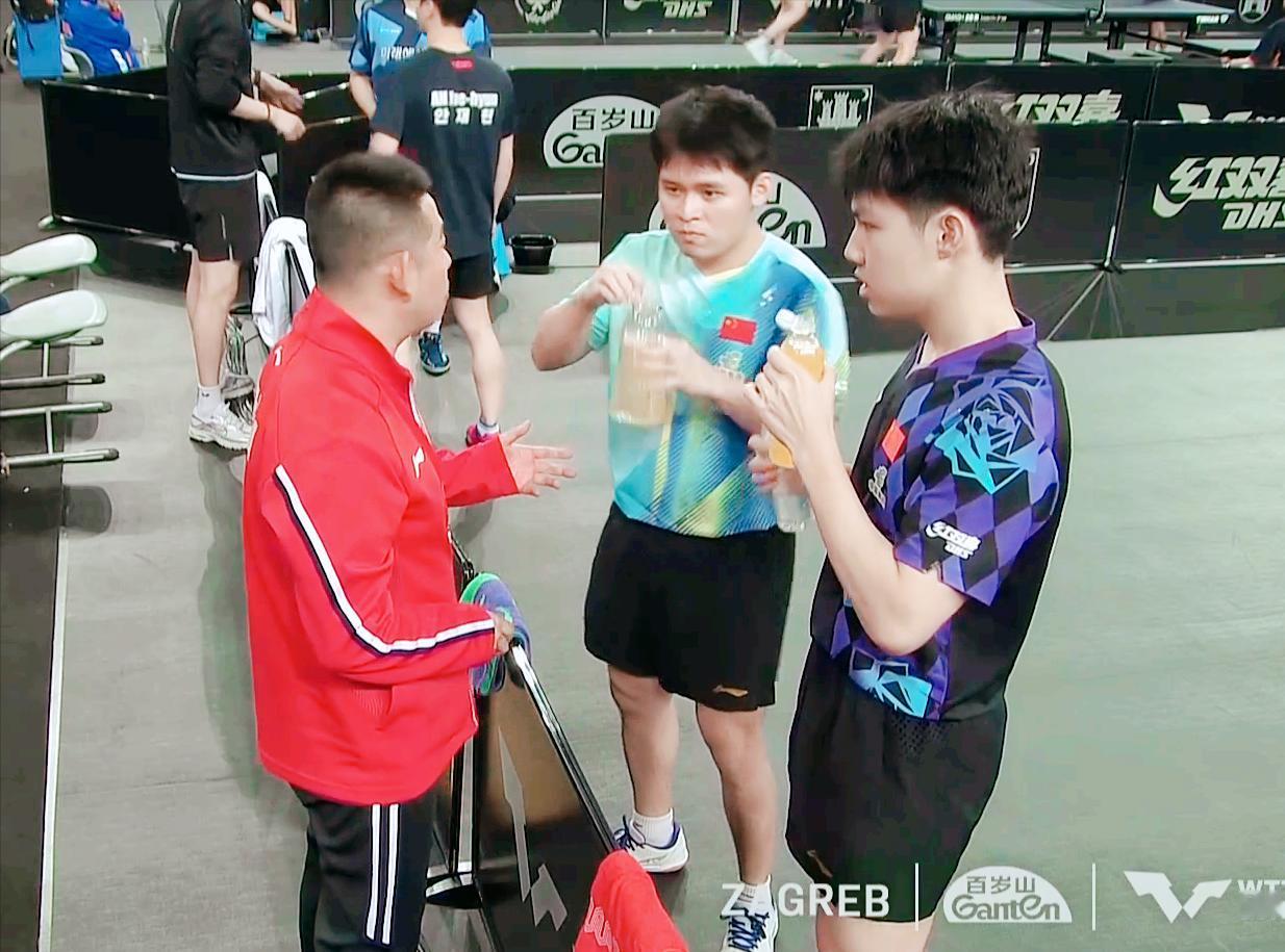 我去！林诗栋和黄友政怎么不穿同款球衣？
安宰贤和朴康贤也没穿同款球衣，
4个人4