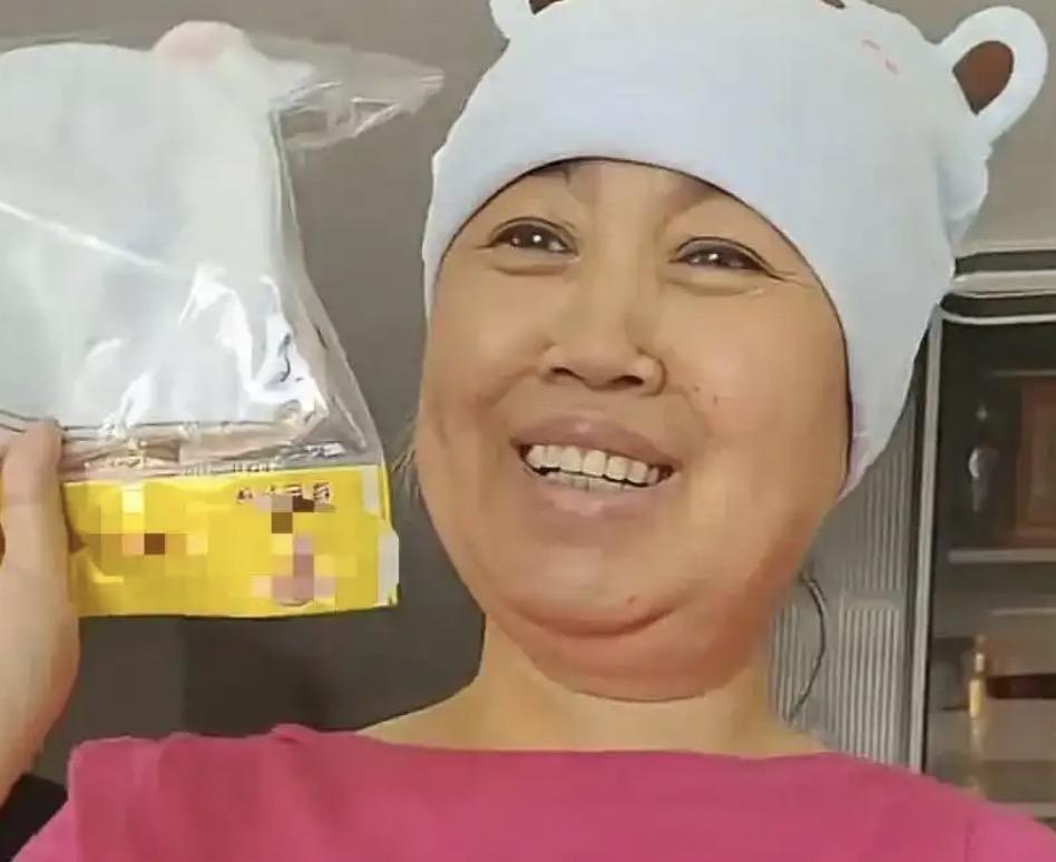 吉林一位62岁的大姨，在社交媒体上公开宣布自己怀孕6个月。
按理说62岁的年纪，