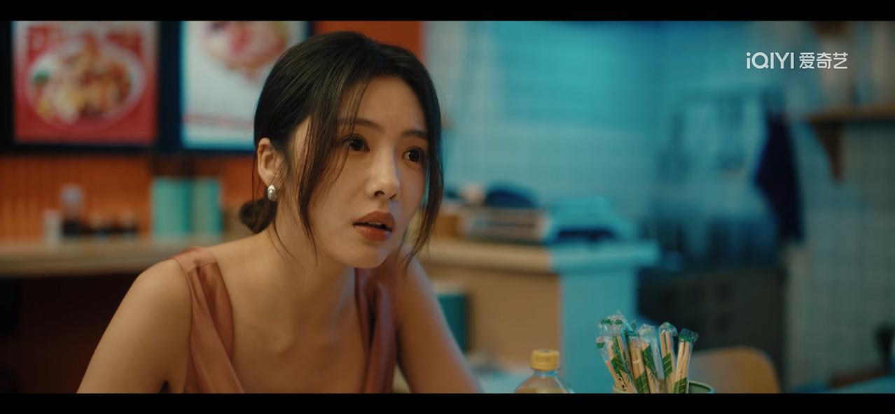 《除恶》终于知道李晓雅为啥输给胡文静，上学时两人一起吃面，已经决定了结局。

李