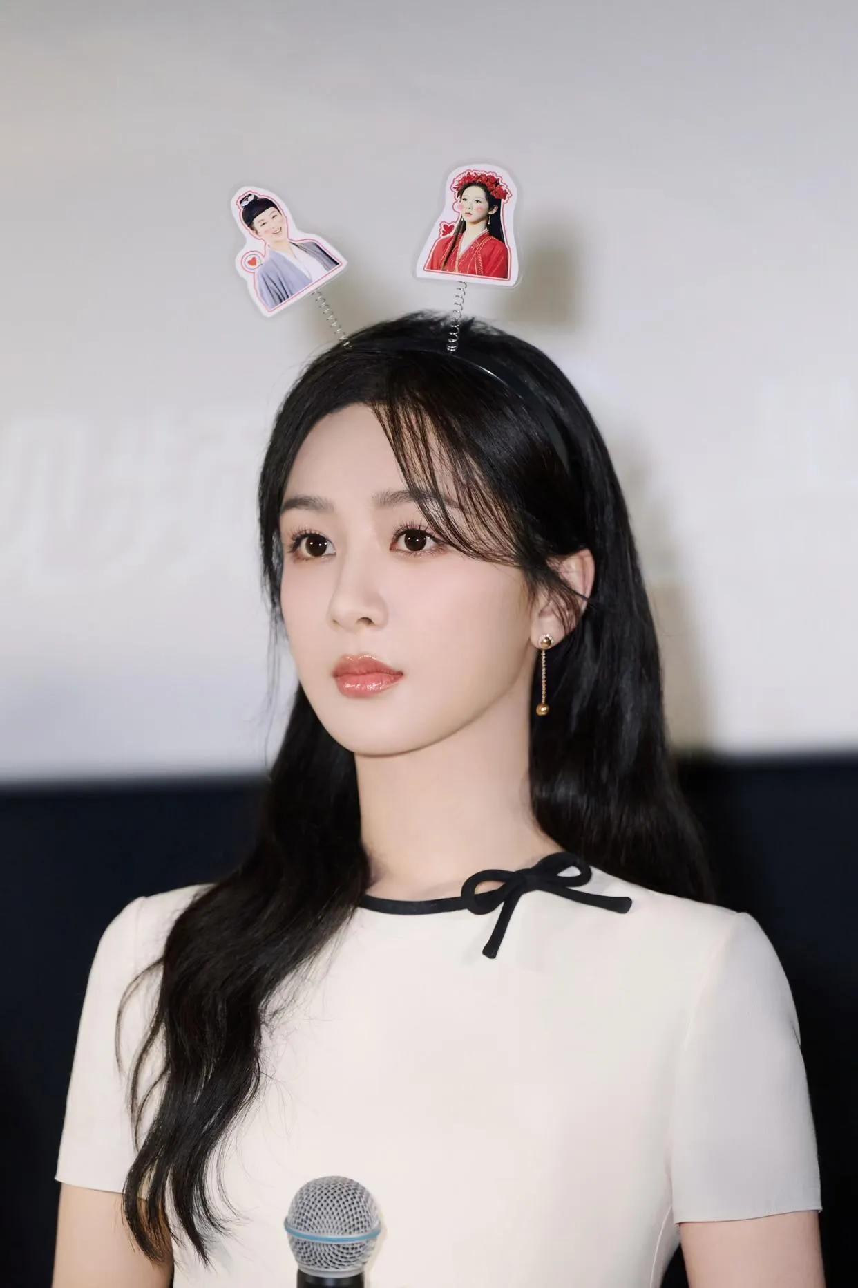 杨紫这四张照片有点太完美了，肯定修图了！

这种修图师是不合格的，因为他修的一点