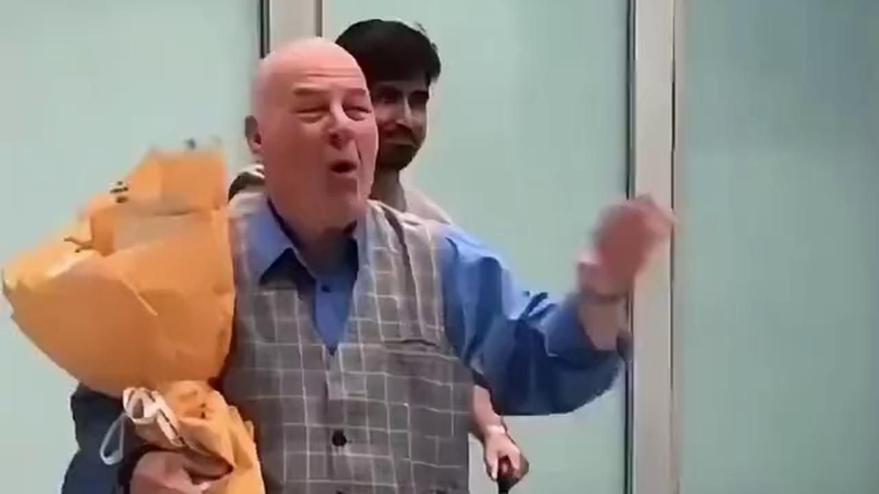 赛考斯与殷玉珍重逢，26年的绿色情谊在沙漠长成森林！