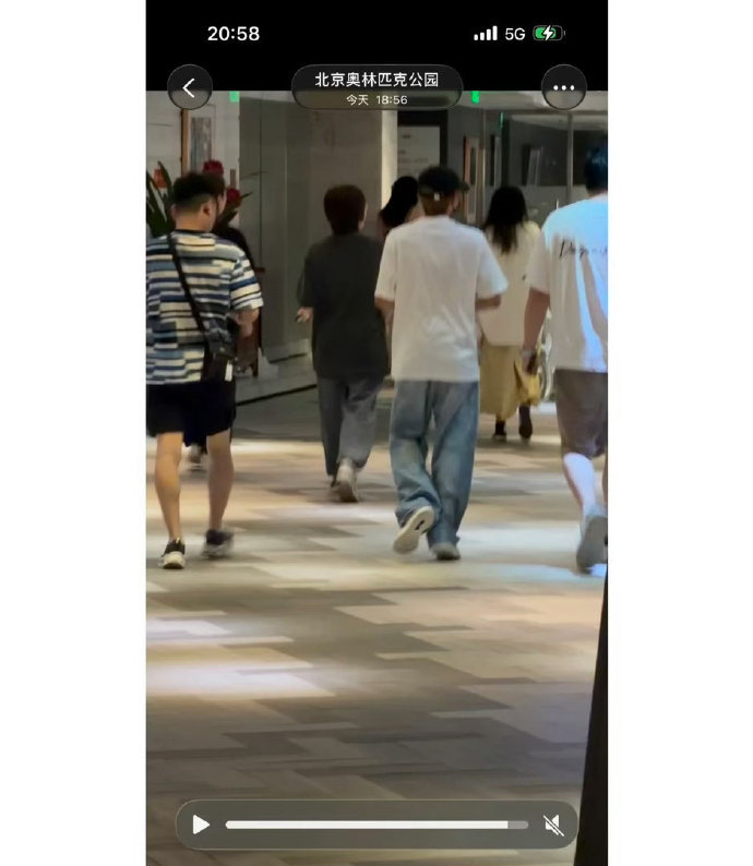 偶遇王源看薛之谦演唱会偶遇王源看薛之谦演唱会，哇王源去看薛之谦演唱会啦！ 
