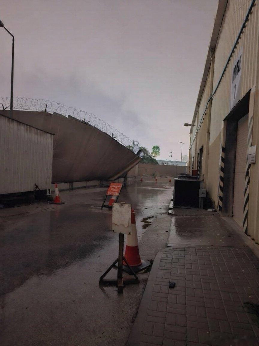 经过伊朗无人机和导弹袭击轮番袭击，美国海军第五舰队巴林总部内部遭到严重破坏。 中