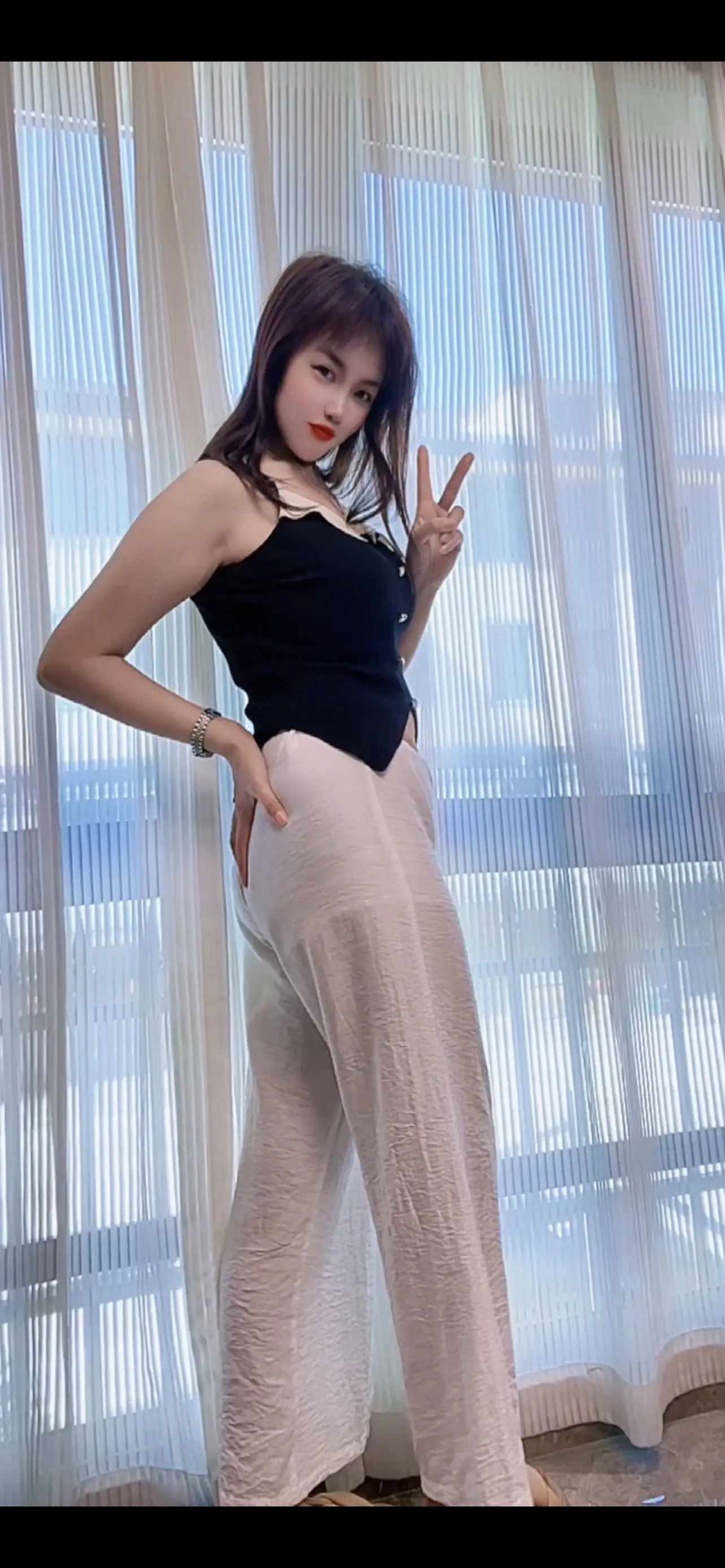 我的微笑你百度搜不到，姐生来骄傲。不爽，绕道，你是限量版，但我是绝版。