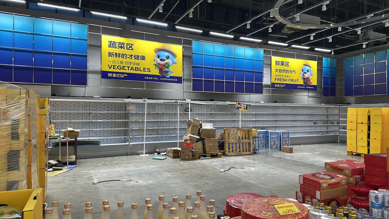 宜兴鲸喜仓“不负众望”，经历开业之时的红火，然后有问题闭店整顿，再到前段时间的龙