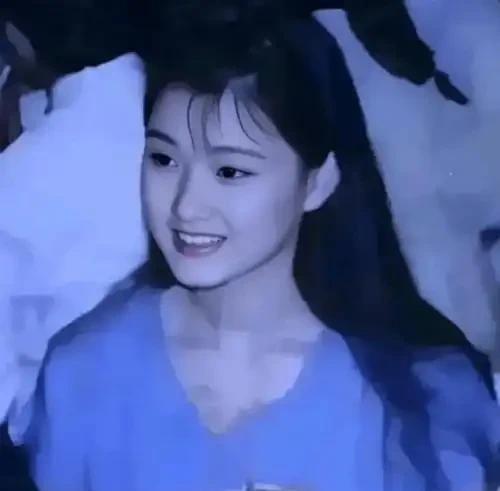 1996年，宋祖英亲手把18岁小保姆送进了监狱，一判就是12年，而这个保姆还是自