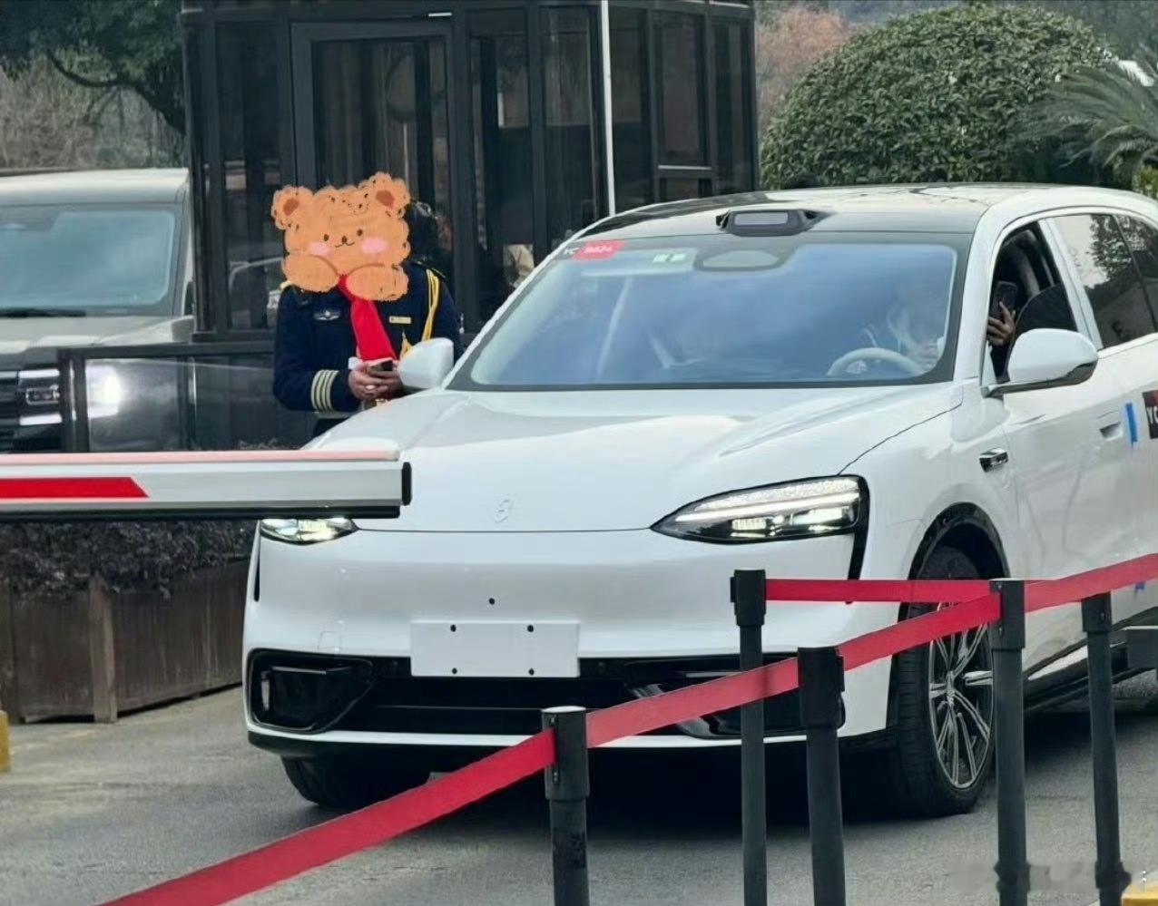 问界M6，问界家族标志性前脸，真有点保时捷那味了大v聊车