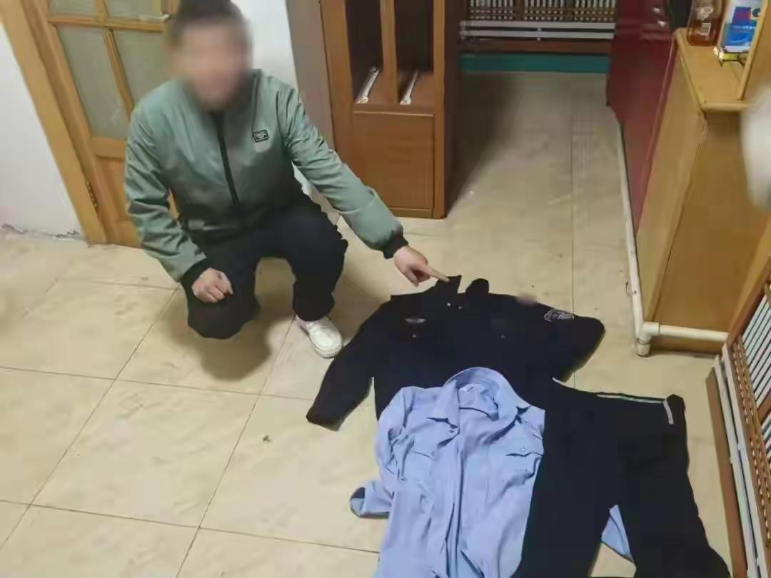 为博流量扮警察“出警”调解纠纷 沈阳一男子自导自演终遭行拘
“第一天在派出所值班