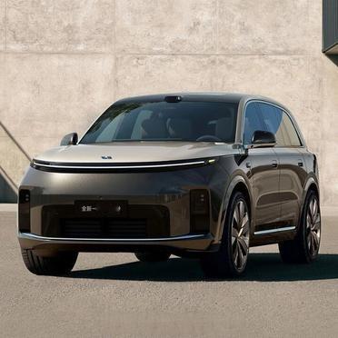 理想L9 Livis终极版，55.98万起。
线控底盘、后轮转向、800V悬架。