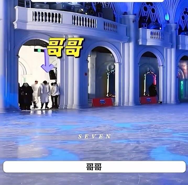 黄子韬追着刘耀文喊哥哥 黄子韬这是彻底放飞了？穿上小天鹅服就追着刘耀文喊哥哥，这