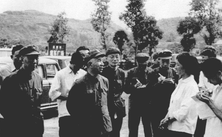 1978年5月，粟裕在江西宁冈砻市红四军建军广场。