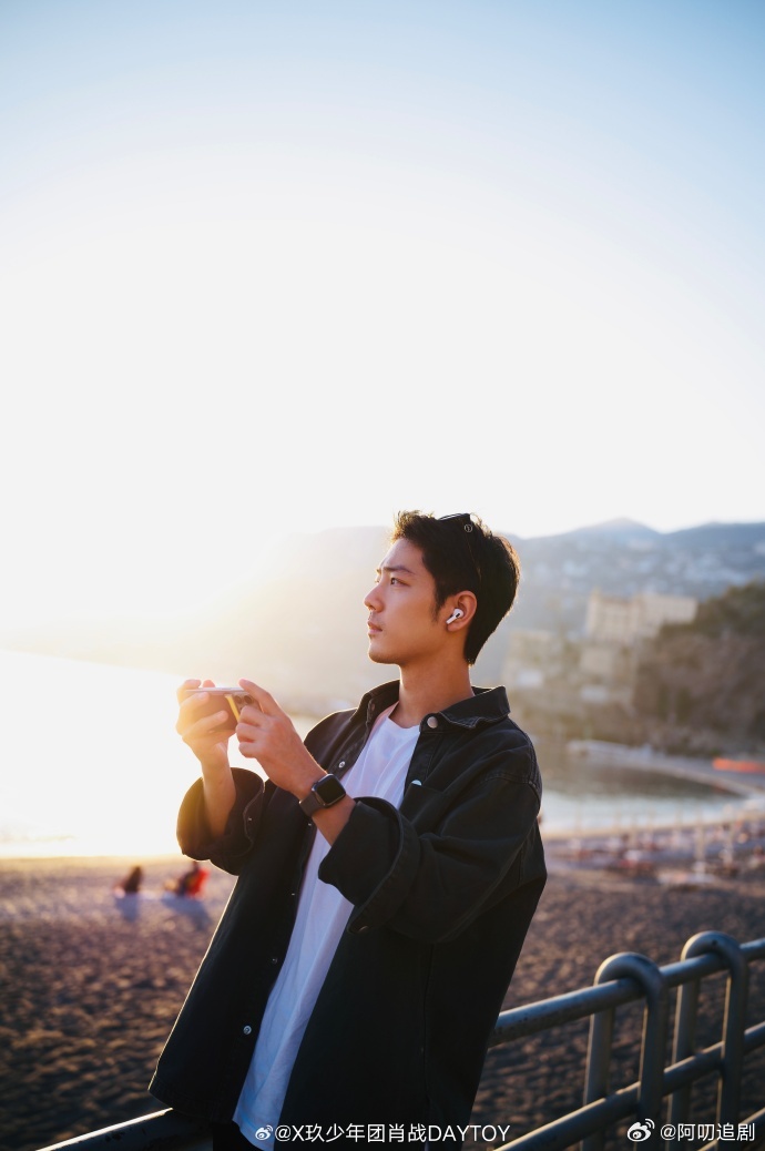 肖战留胡须了  肖战记录明信片  肖战呀，看到你留胡须还发了这些各地记录明信片，