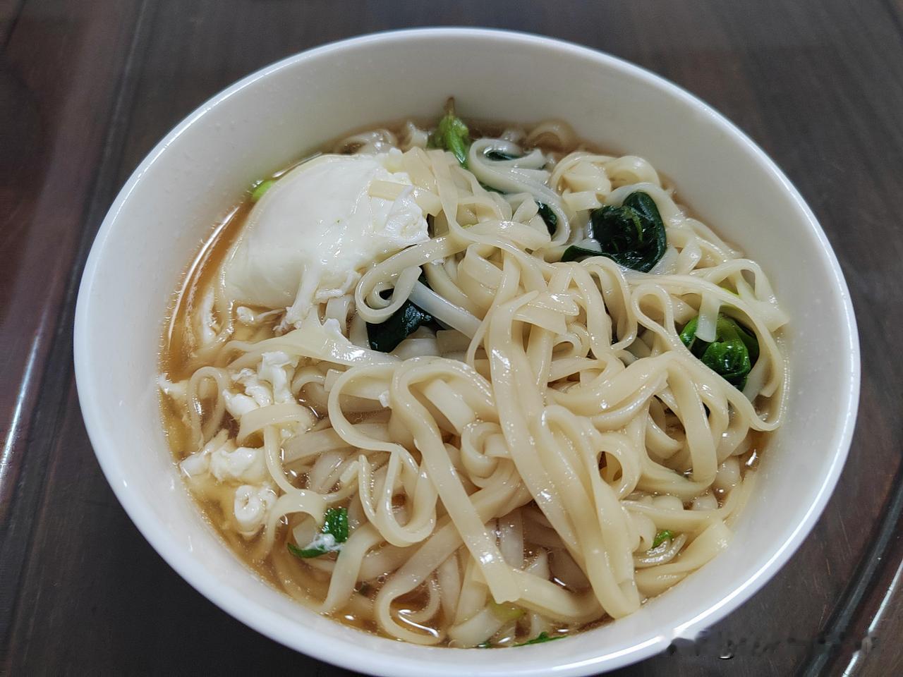 今天是2026年1月5日，小寒节气，俗话说：小寒大寒，冻成冰团。南京市天气多云，