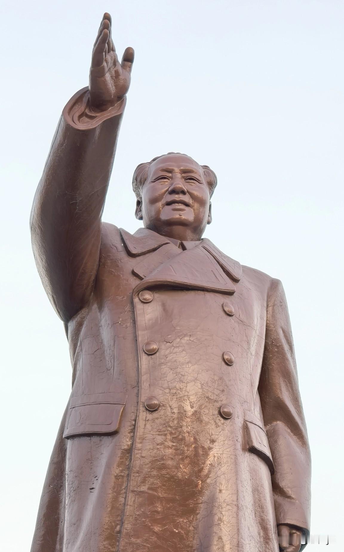 每每过好年
想想毛委员
享用好衣食
不忘毛主席
2026年1月2日中午到沈阳，下