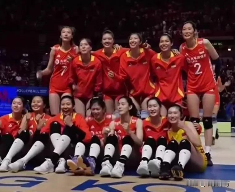 中国女排3：0战胜保加利亚，收获1.98个世界排名积分。
三局的比分是25：15