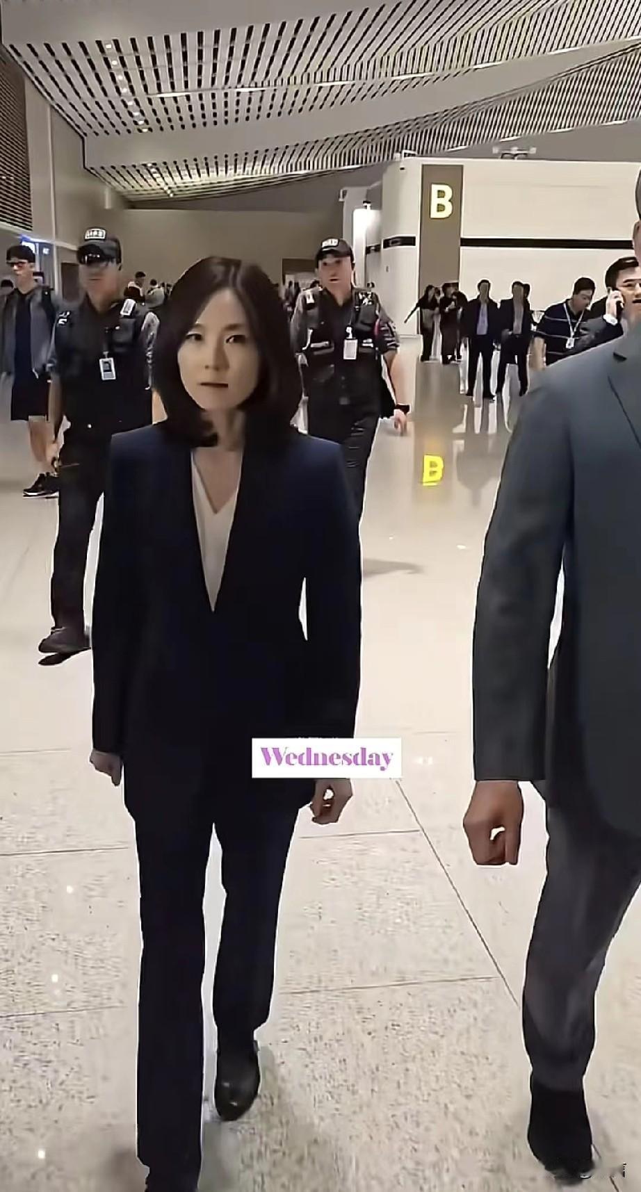 从柬埔寨公民遇害副部长亲自“捞人”，到普通公务员被侵犯，不惜召见越南武官。韩国令