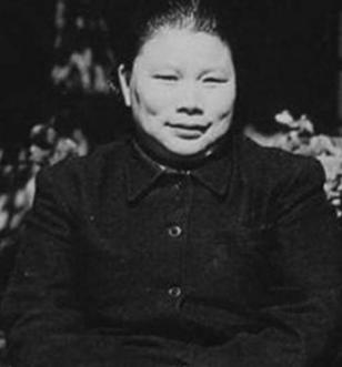 1934年春，红军即将开始长征时，朱德夫人康克清突然发现，原先在朱德身边担任贴身
